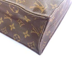 🦊Louis Vuitton Monogram Sac Plat tote 👜 👑🐸🍄 ➡️LV Monogram ➡️Brass  Hardware ➡️Leather Lining Measurements 📐 16” Tall 14.5” Wide 4”…